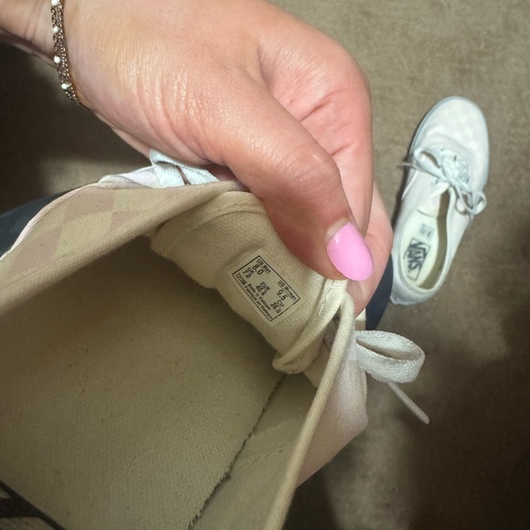 Vans - Picture 3 of 3